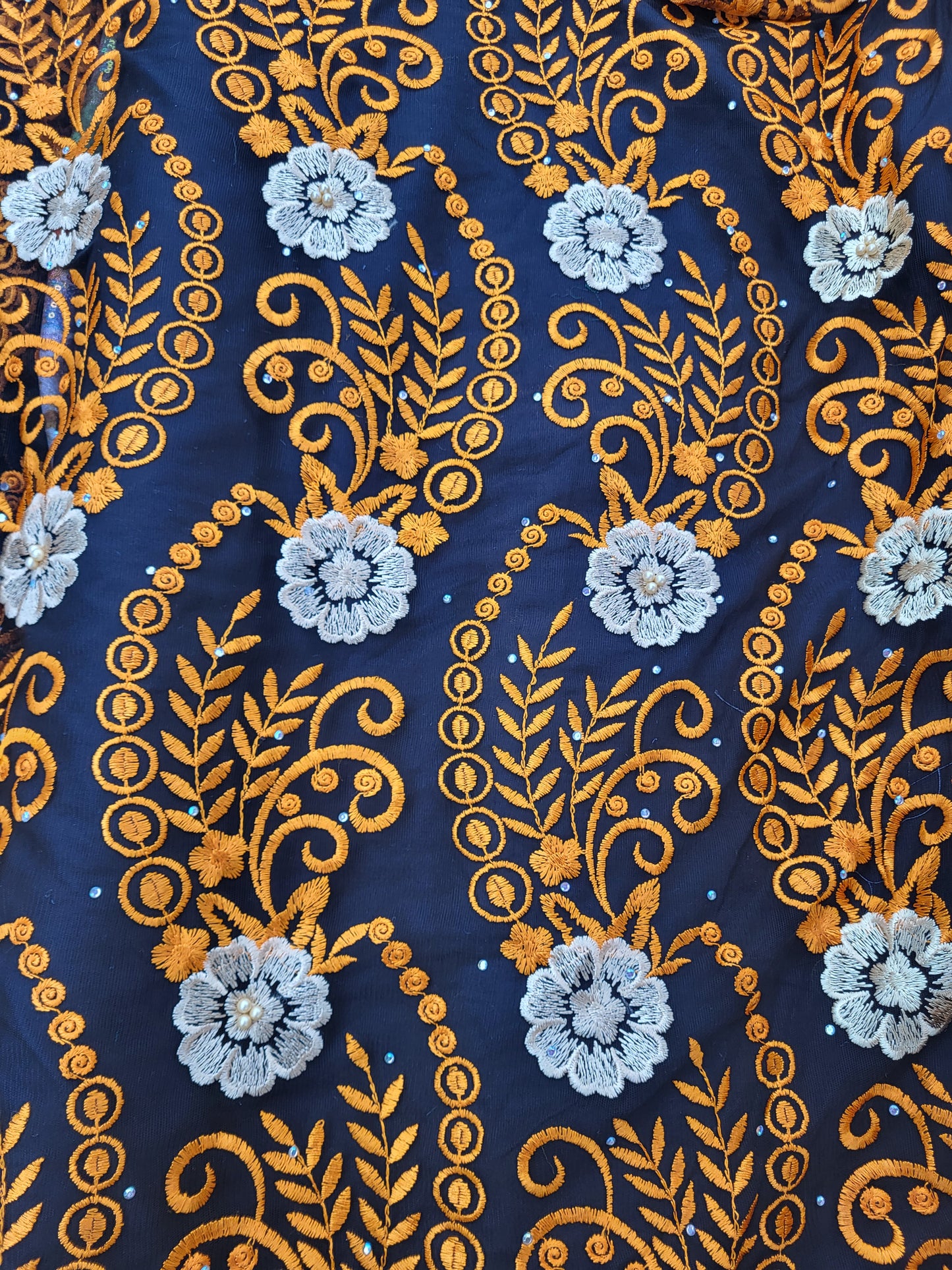 Tissu dentelle ,guipure - Noir et orange