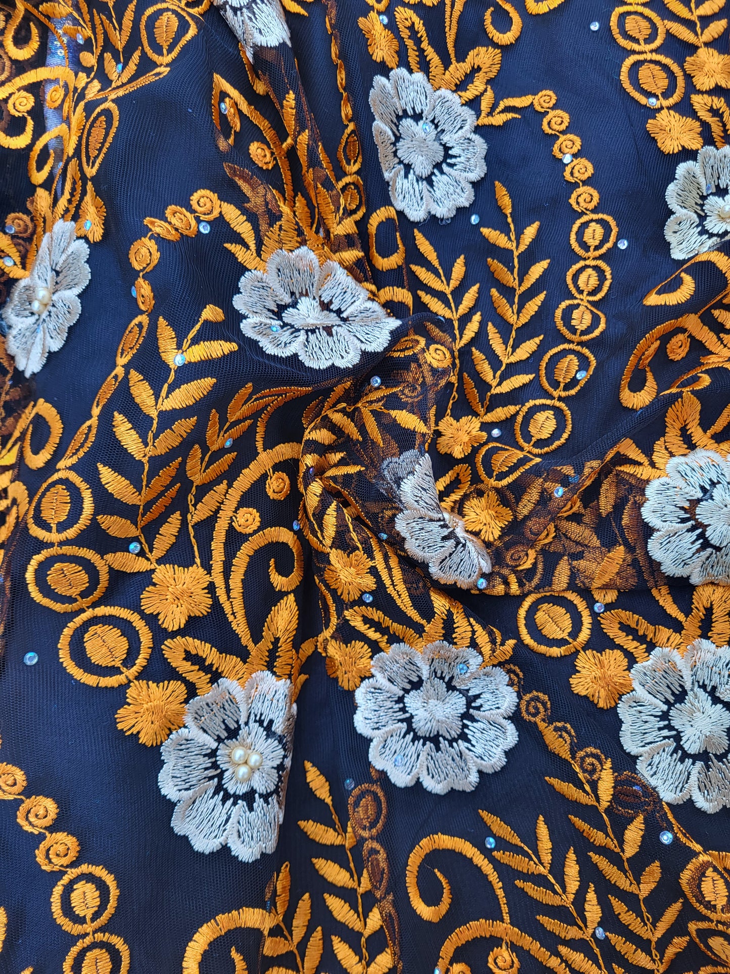 Tissu dentelle ,guipure - Noir et orange
